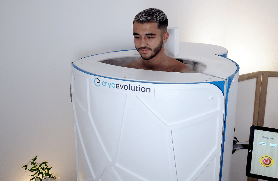 Personne se préparant pour une séance de cryothérapie.